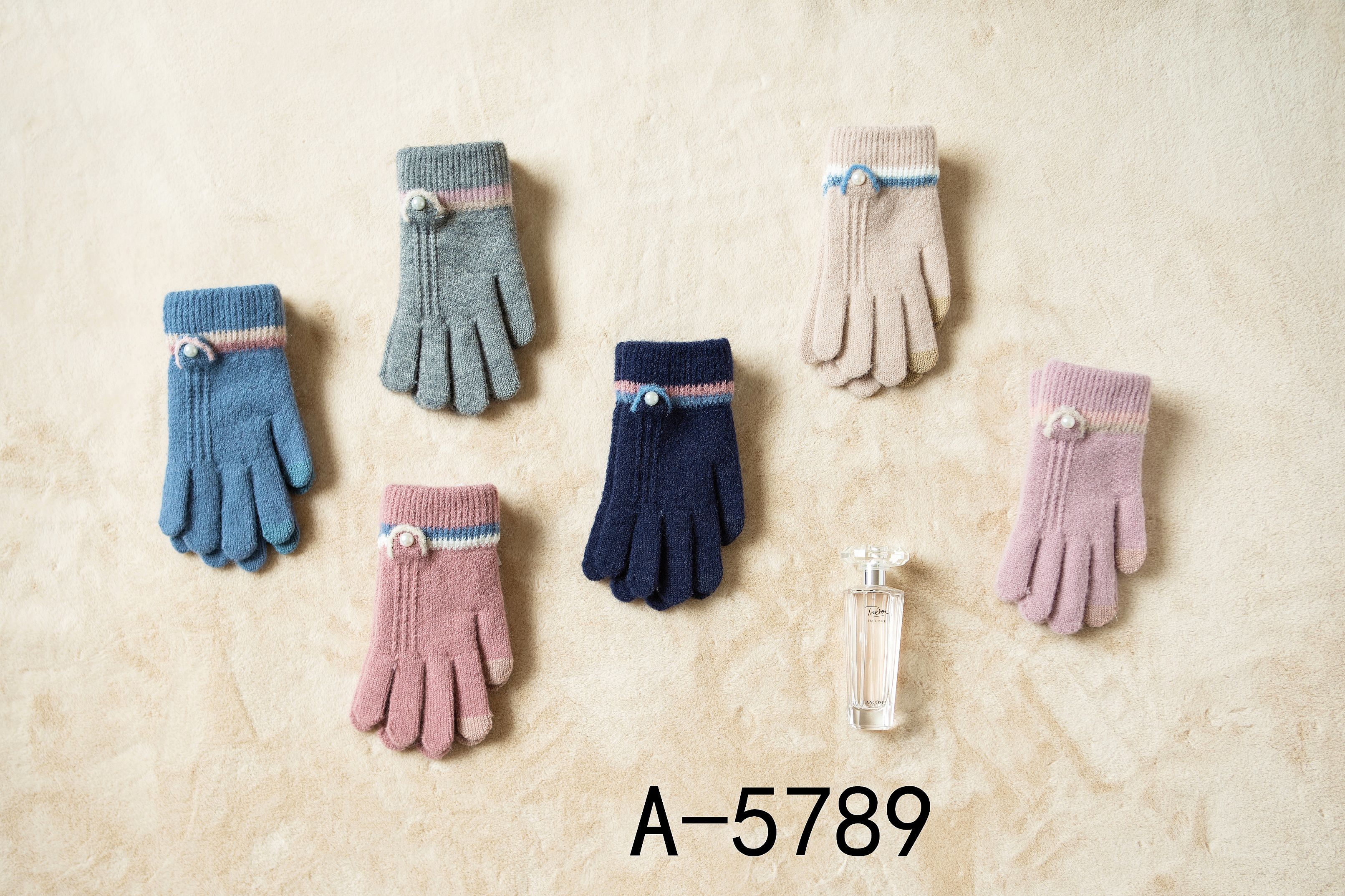Gloves lady winter new lady buckle lovely even fingers warm students touch screen manufacturers direct wholesale thumbnail
