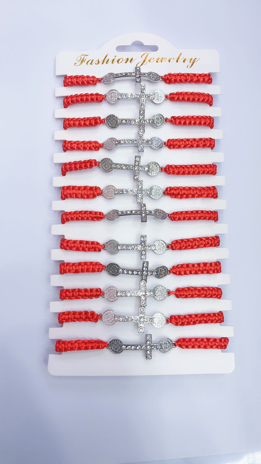 The square sizes of the cross at both ends of the flat knot bracelet can be customized for both adults and children