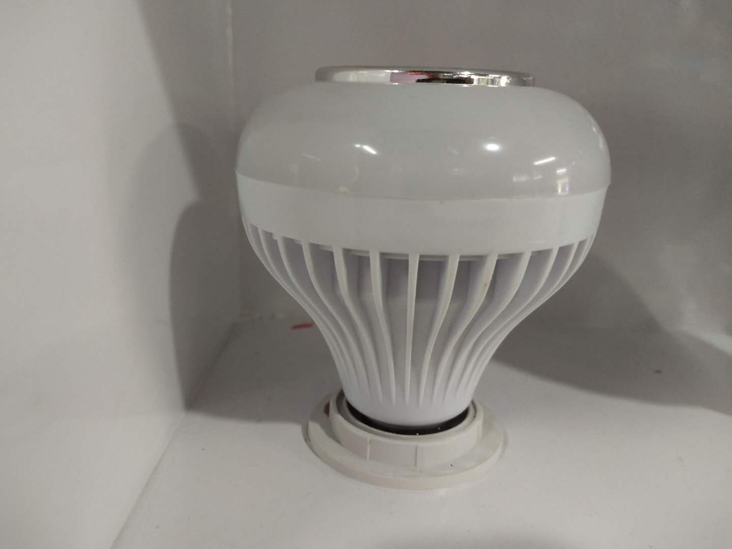 The bluetooth bulb: thumbnail