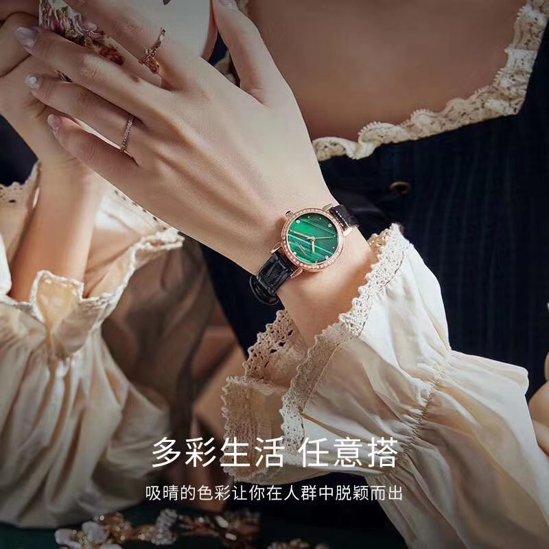 女神经典真皮防水手表，最款新款时尚百搭手表，最流行的绿色带钻表面。详情图2