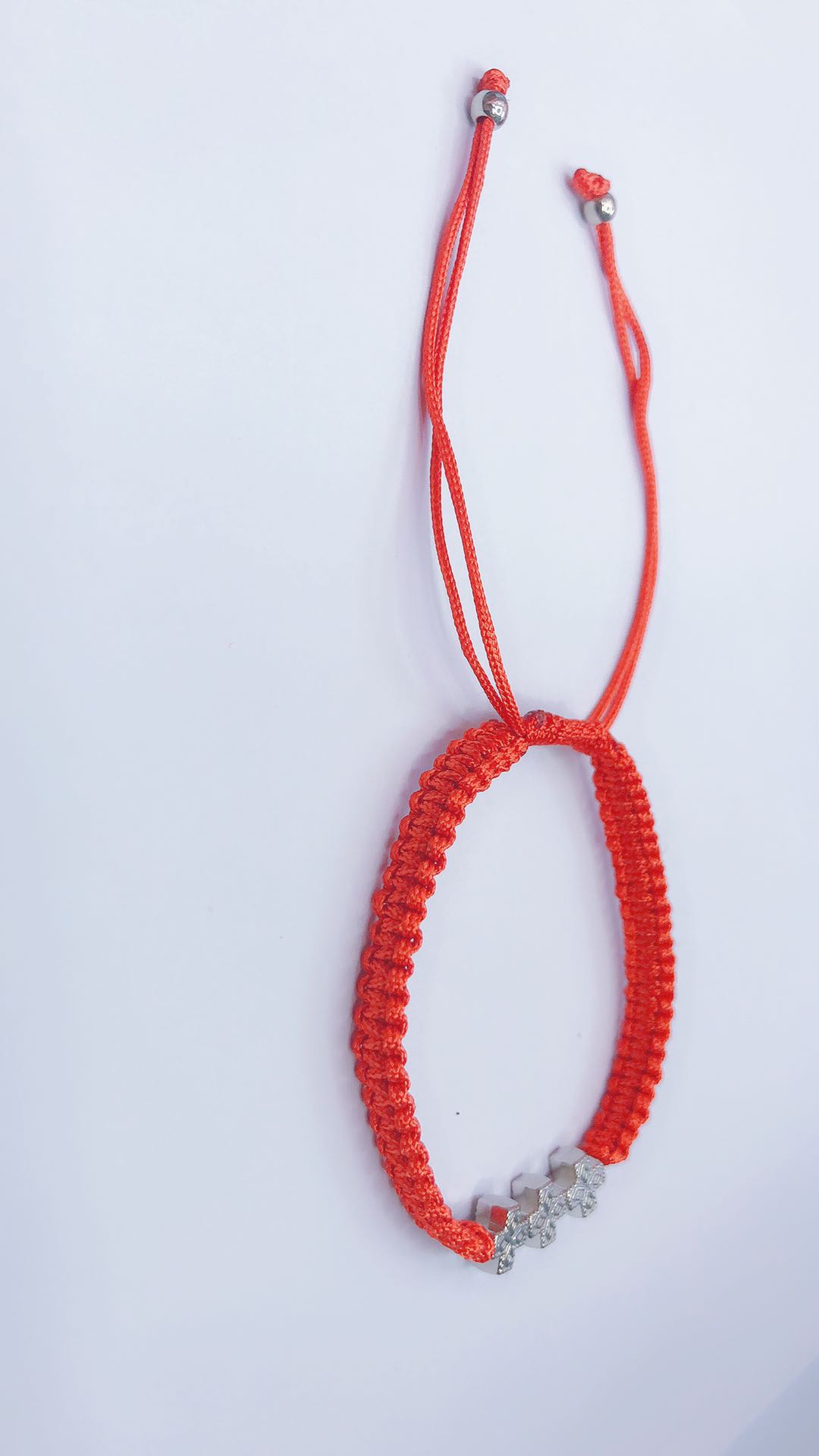 The alloy small cross of the flat knot bracelet can be customized in both adult and children's sizes Application Scenario