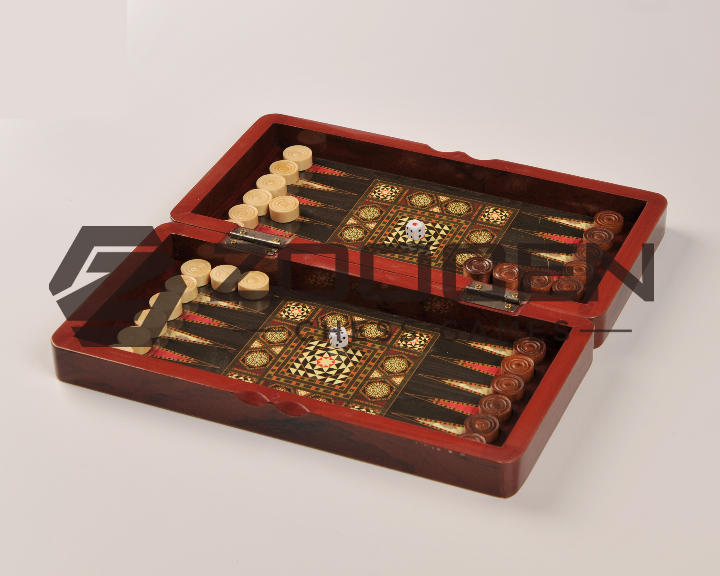 木质折叠国际象棋3 in 1 Wooden Board Chess Backgammon Checkers白底实物图