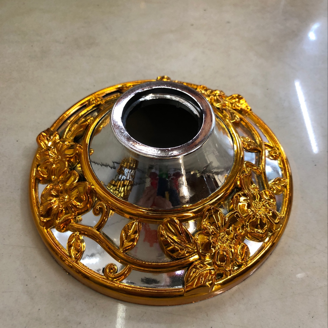 A20灯头金加银产品图
