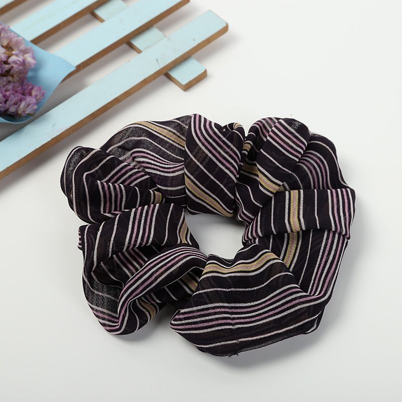 Wholesale of new Japanese and Korean style elegant and fresh striped large intestine hair bands, women's hair bands, women's updo hair accessories from the manufacturer Application Scenario