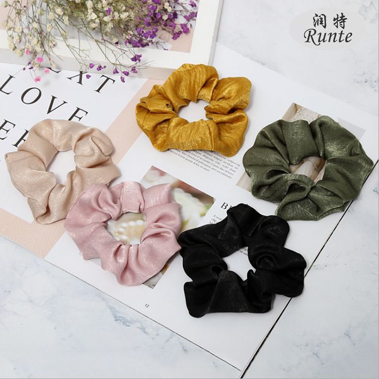 Wholesale of 2020 new European, American, Japanese and Korean solid-color hair band headwear and women's fabric hair band accessories from manufacturers