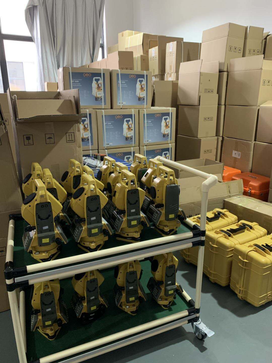 全站仪/莱卡色/五金工具白底实物图