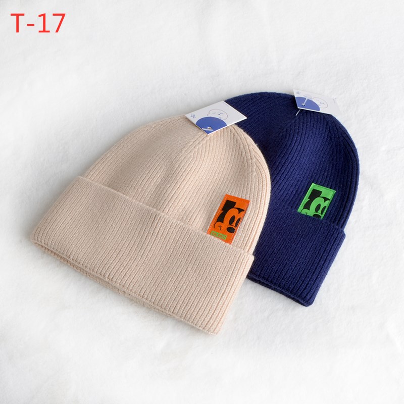 A cute hooded knitted woolen hat for women, a cartoon warm and comfortable woolen hat for autumn and winter full figure