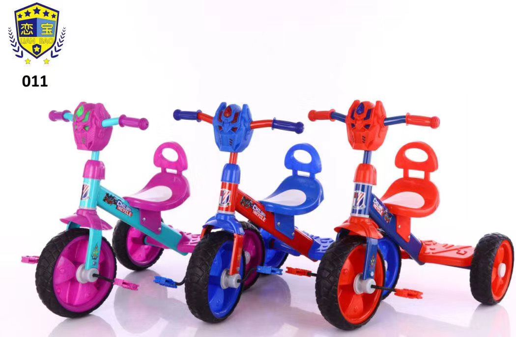 Three-wheeled anti-rollover portable vehicle