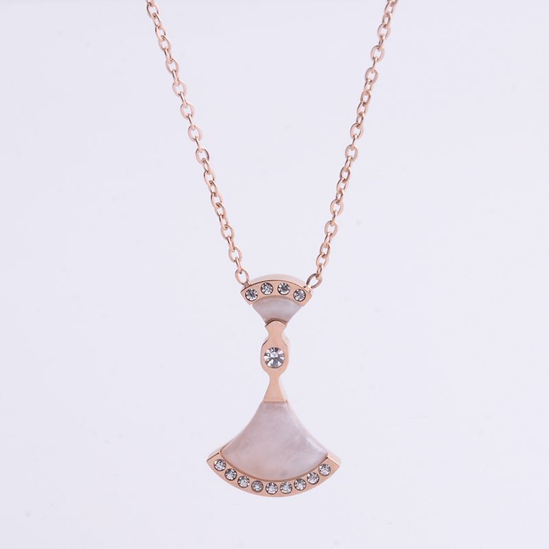 Shell skirt necklace with titanium steel plating 18K rose gold clavicle chain for women's colorfast accessories thumbnail
