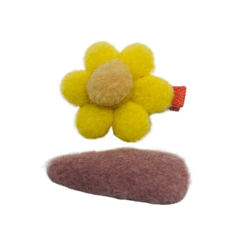ns Fall and winter new face wash large hair clip plush macaron color flower headdress sweet and cute bangs clip set Item Picture