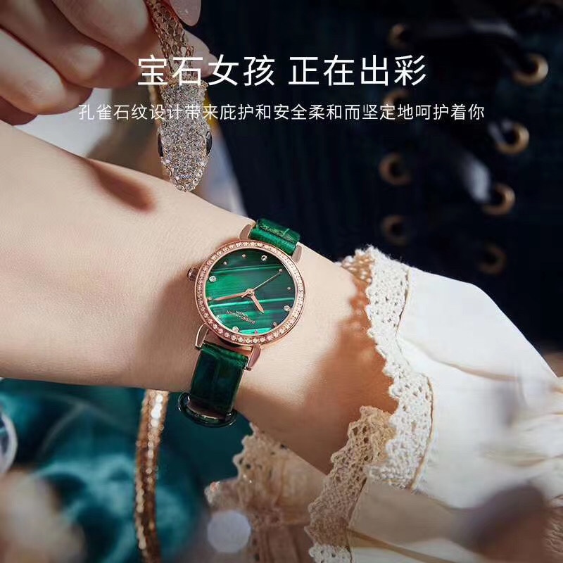 女神经典真皮防水手表，最款新款时尚百搭手表，最流行的绿色带钻表面。详情图3