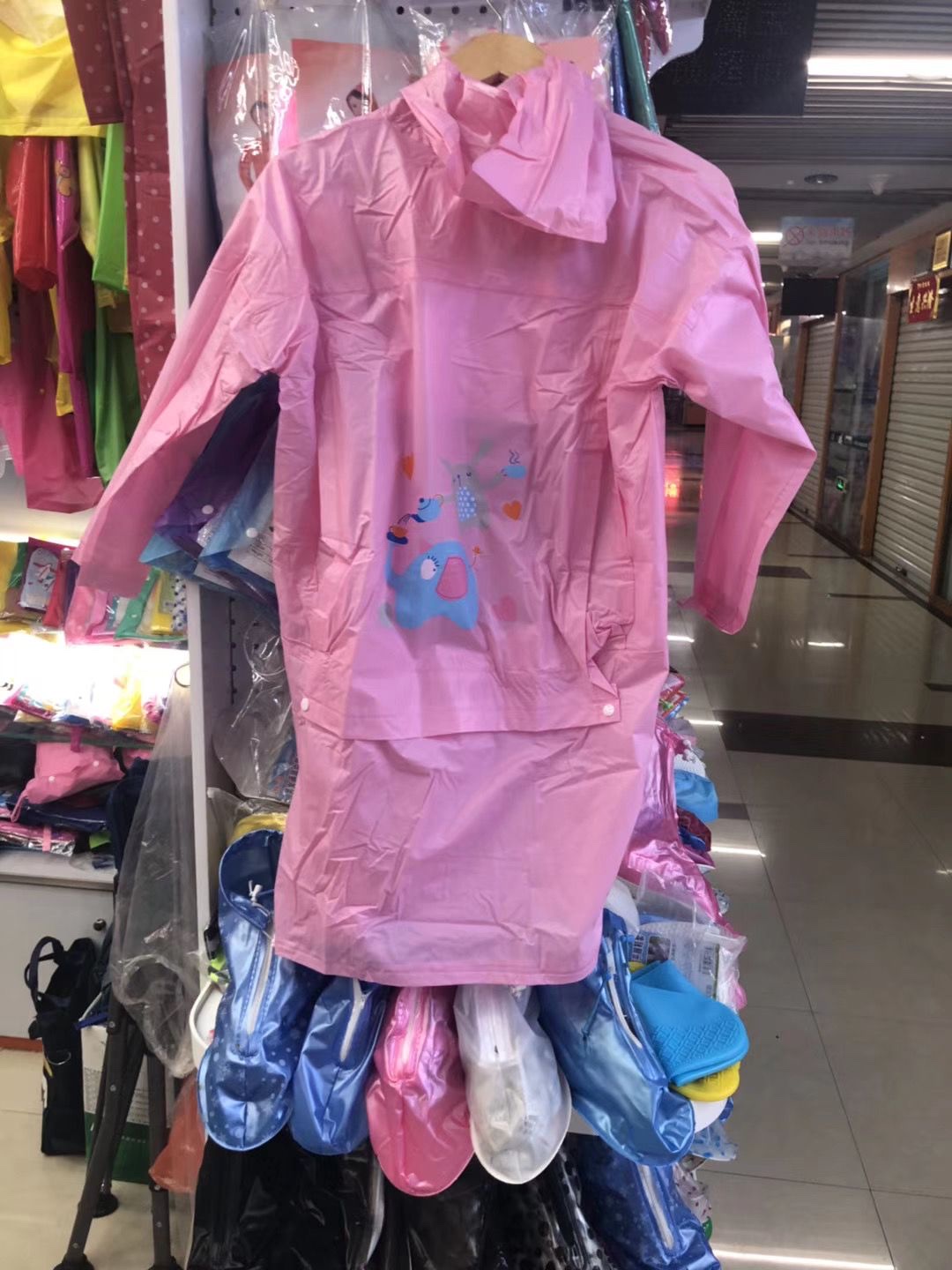 Factory direct sales of children's cartoon raincoats, schoolbags and raincoats Specification image