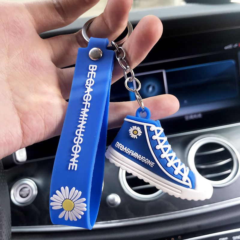 Small Daisy keychain, creative chrysanthemum car key pendant, gift, Yiwu small commodities and small gifts, street stall supply Application Scenario