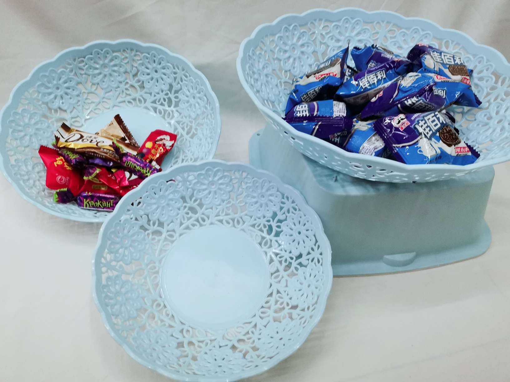 Fashion hollow fruit plate large medium small fruit basket candy plate snacks dry fruit plate plastic fruit plate large to 200