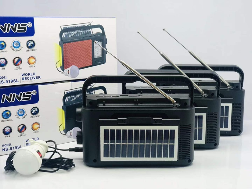 New solar speaker: NS-S919S 🎉🎉 supports FM/AM/SW multi-band product size: 222*80* 125MM outer box size :47.5*46*56CM box number: 40 pieces gross weight: 34.8KG color: black/red/blue [rose] Specification image