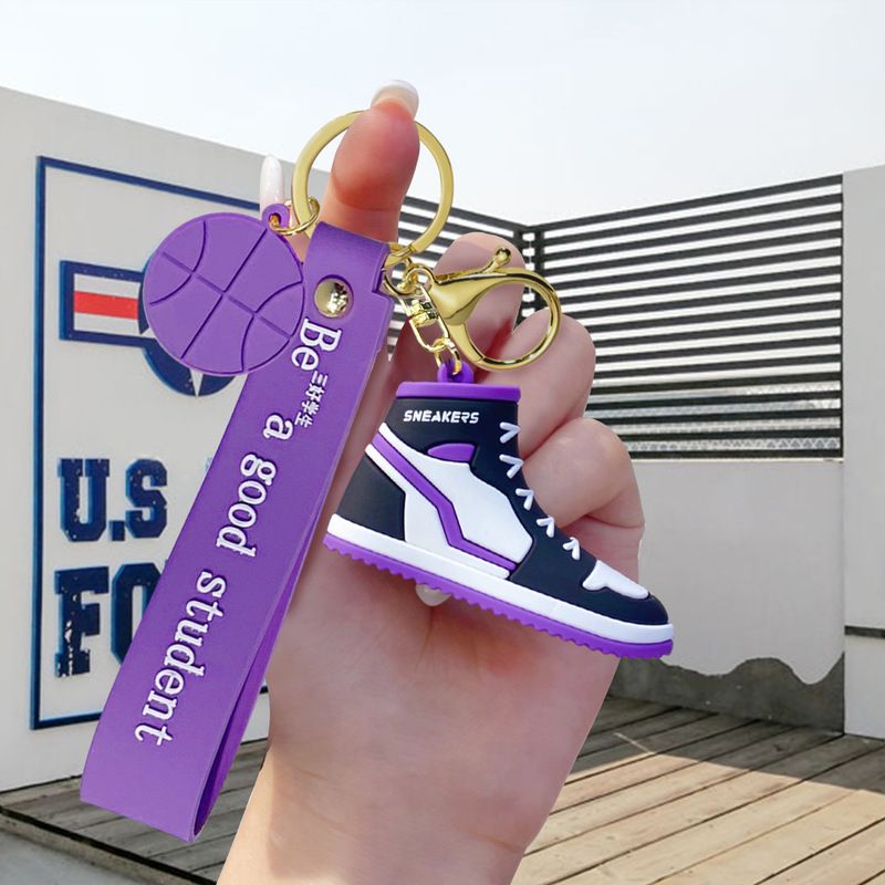Creative and cool sneaker rope buckle, popular keychain pendant, PVC shoe pendant, personalized men's and women's bag pendant Specification image