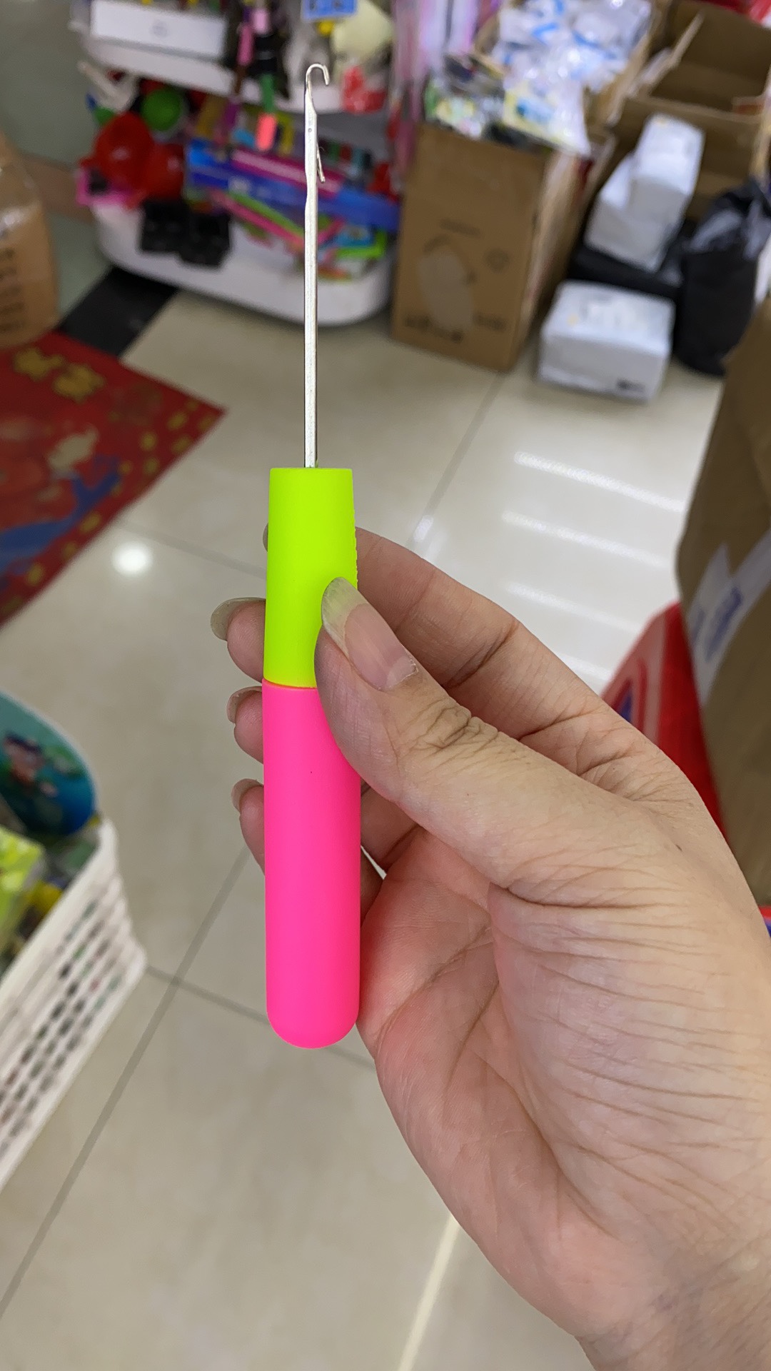 舌头钩针白底实物图