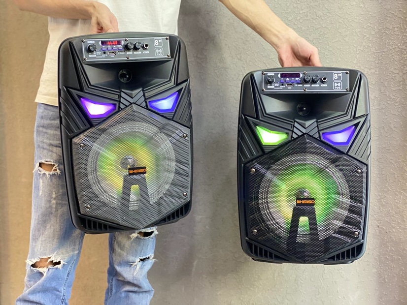 Kimiso 's new 8-inch QS-6801 bluetooth speaker is now available: 🎉 with remote control + wired microphone 🎤 product dimensions: 295*250* 435mm outer box dimensions :77.0*61.0*45.5cm box quantity: 6 pieces gross weight: 15.7KG color: black/red/blue/gray [rose] Item Picture