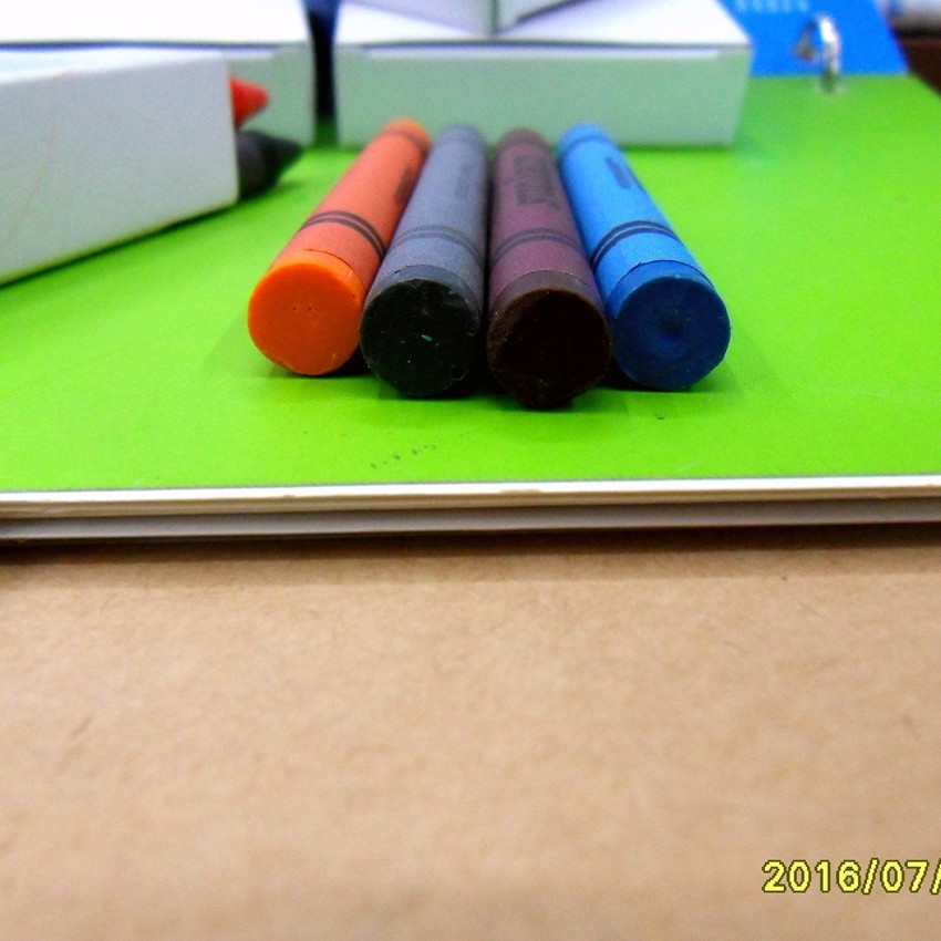 Crayons 8 Colors 12 Colors 64 Color Crayons For Children Application Scenario