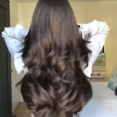 The new wig for women in Europe and America features a long, middle-parted curly hair that is naturally black and fluffy detail image 3