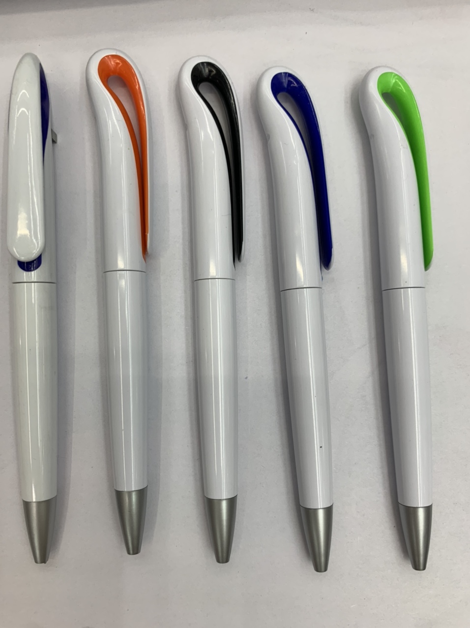 Ballpoint pen White pole ballpoint pen Advertising pen twist pen can be customized logo modeling ballpoint pen thumbnail