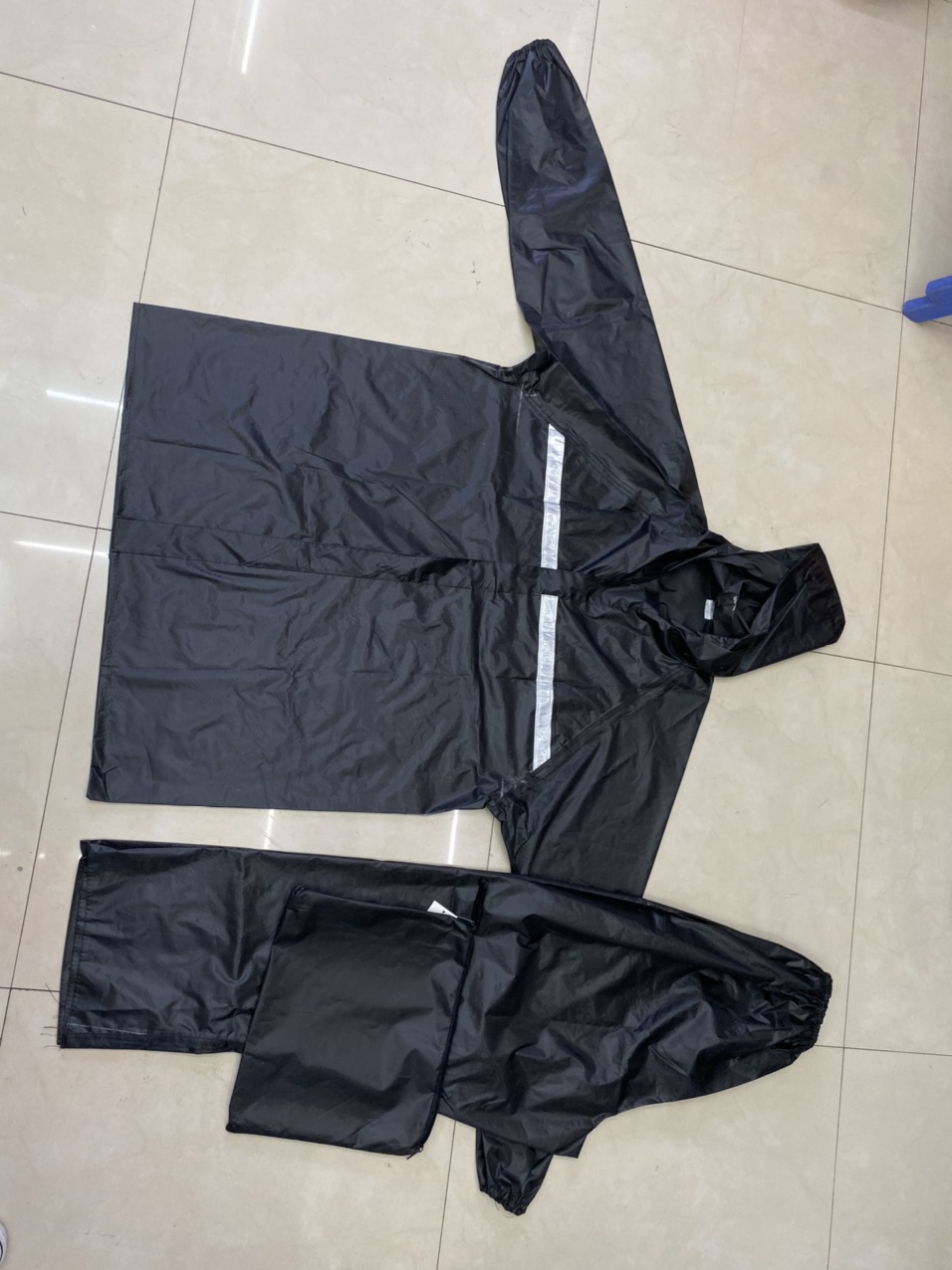 Factory direct sale of adult pvc raincoat set with pants and luminous
