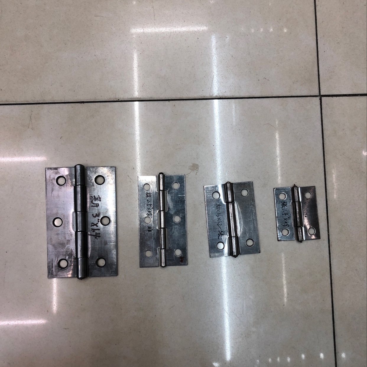 Ecru hinges thumbnail
