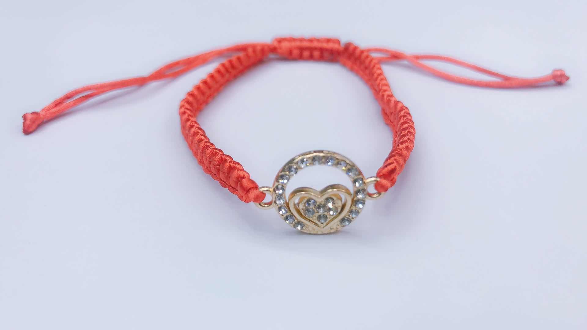 The plain knot woven bracelet is made of alloy with a circular shape and a heart in the middle detail image 6