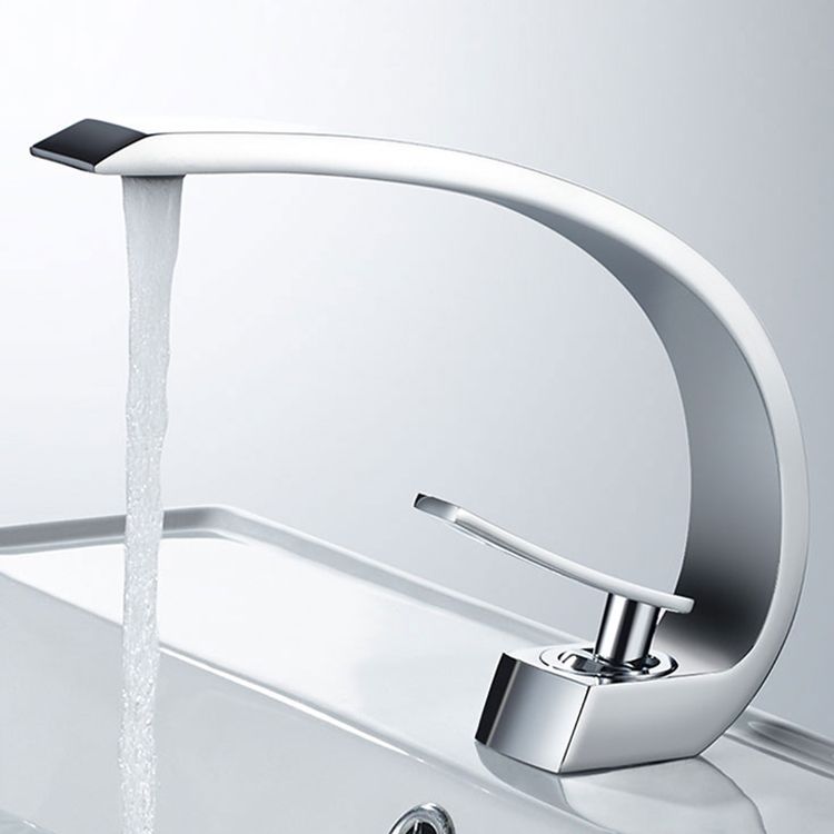 Faucet, washbasin faucet, washbasin faucet, bathroom faucet, cold and hot water, kitchen faucet, cold and hot water details Picture
