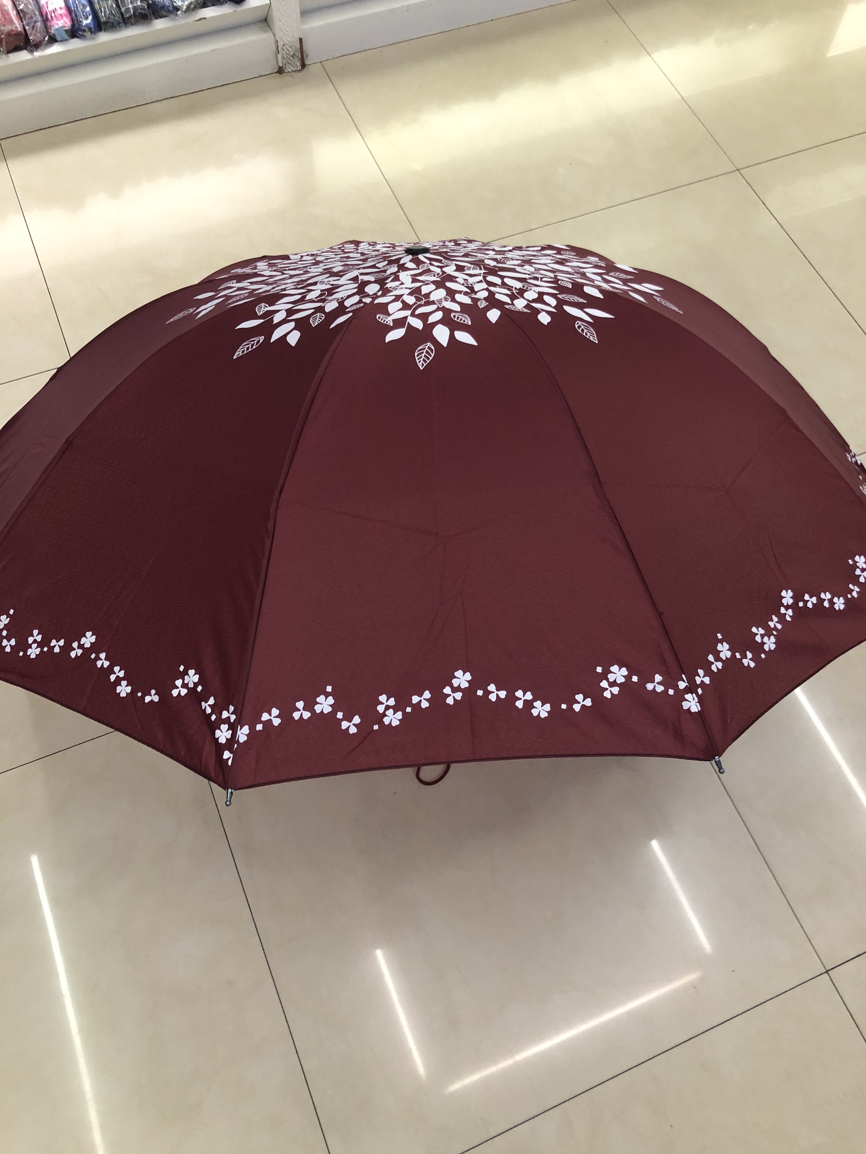 60Cm Three-Section Pg Cloth Umbrella Application Scenario