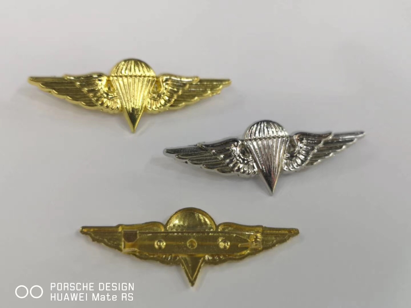 金属标胸针胸标细节图