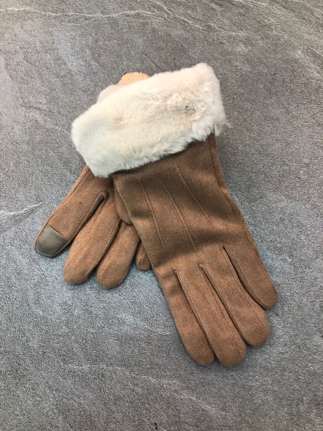 Warm gloves and cycling gloves come in a variety of styles with favorable prices. 16