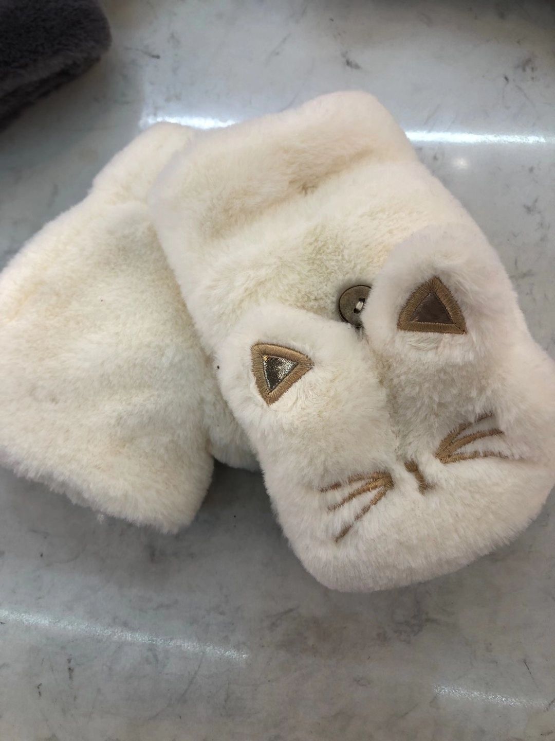 Warm gloves and cycling gloves come in a variety of styles and are available at favorable prices