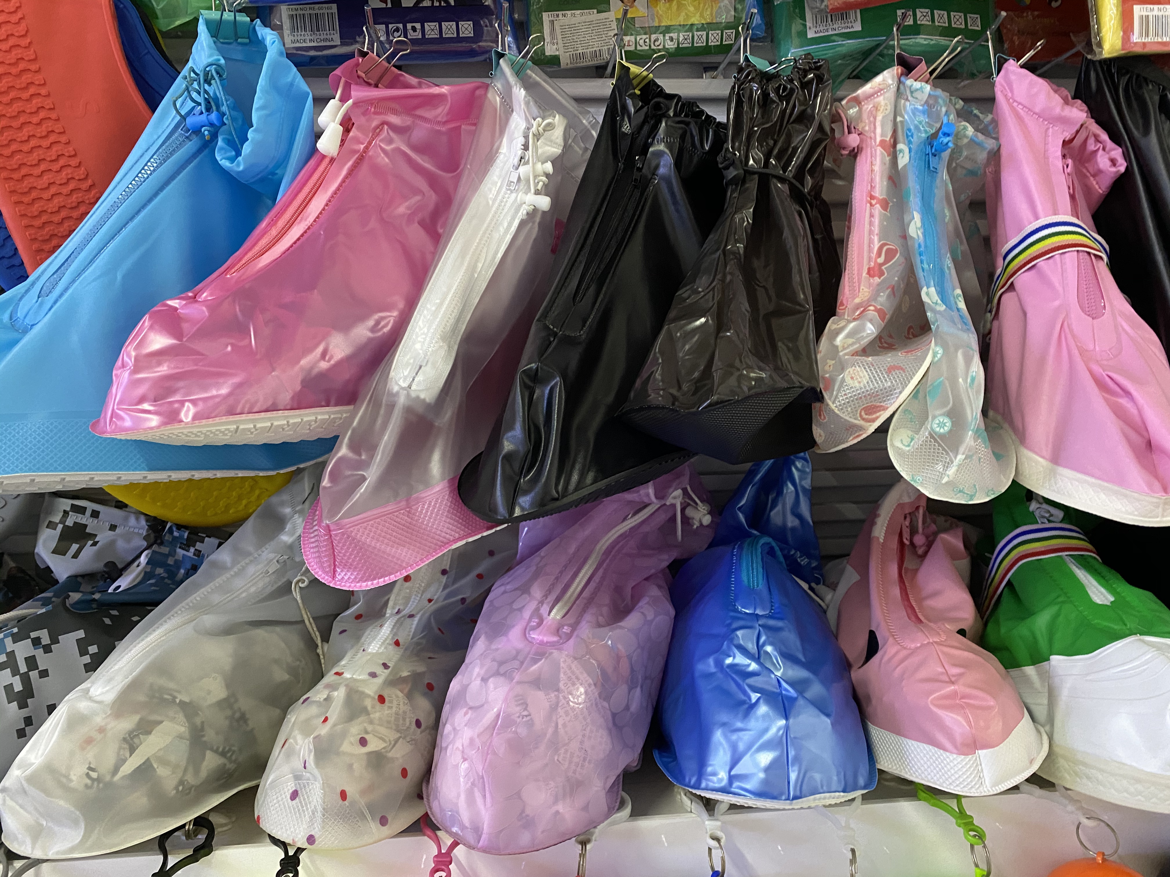 全新硅胶中筒防水鞋套白底实物图