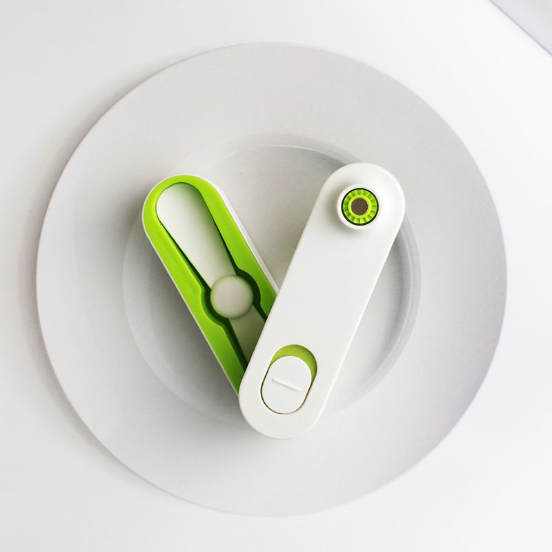 Portable fan mini fan portable folding small fan source manufacturer dry battery