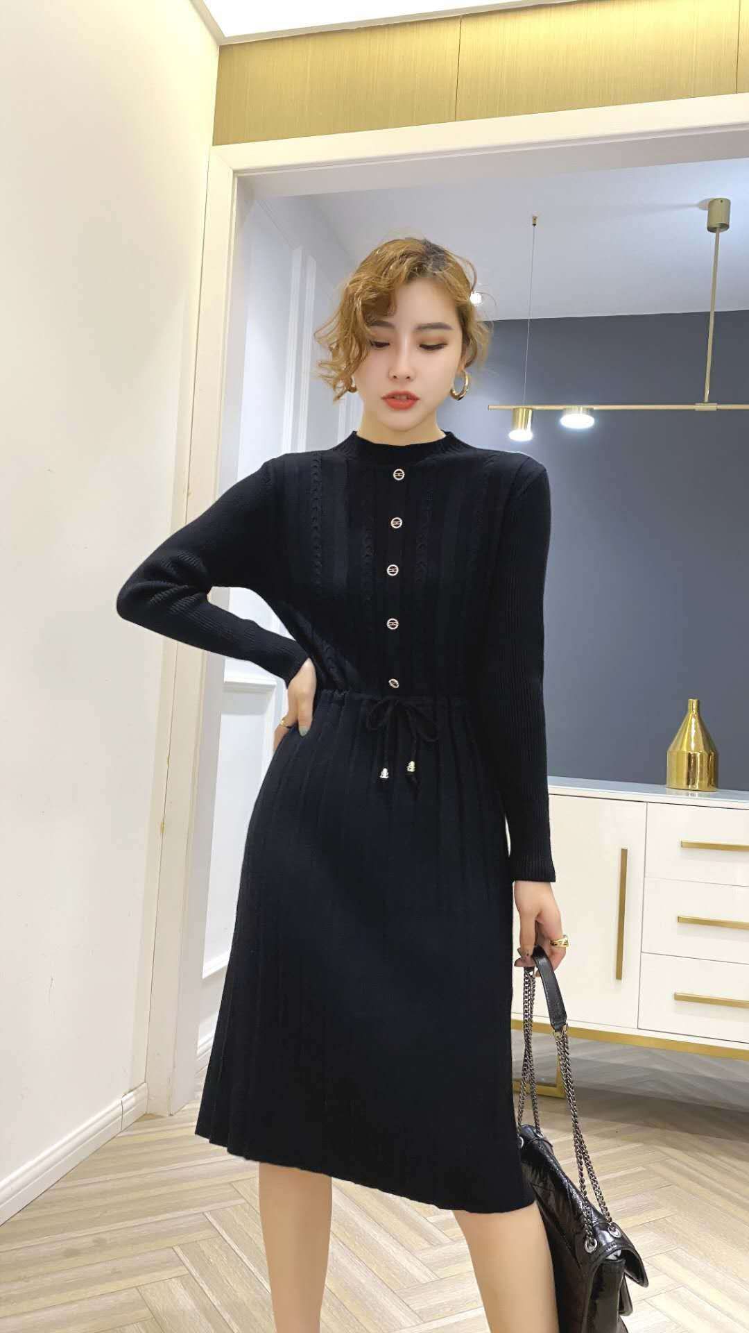 Half-high neck pull-up dress details Picture