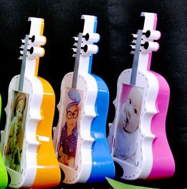 Creative cartoon multi-function guitar picture frame Violin Money bank 5 "kindergarten gift picture frame money bank details Picture