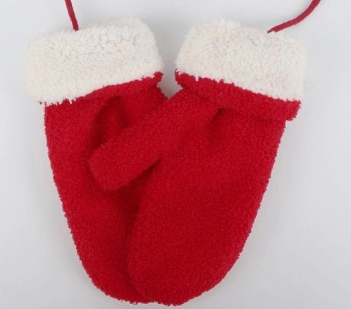 Warm gloves and cycling gloves come in various styles and are available at favorable prices. 6