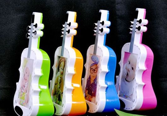 Creative cartoon multi-function guitar picture frame Violin Money bank 5 "kindergarten gift picture frame money bank Application Scenario
