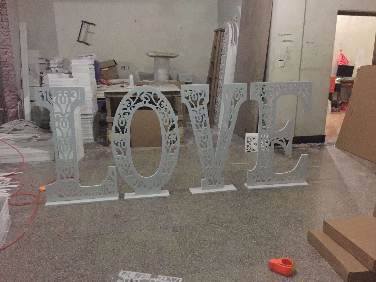 Wedding props, stage decoration, detachable, carved and hollowed-out single-piece large LOVE guide