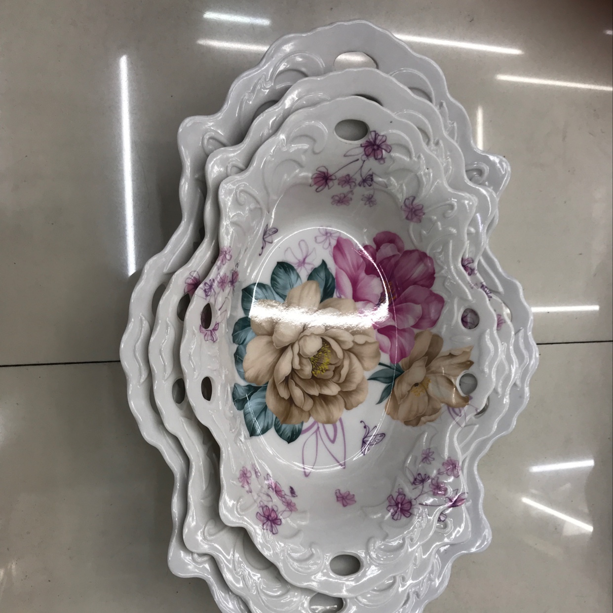 A prismatic fruit bowl is a must at home thumbnail
