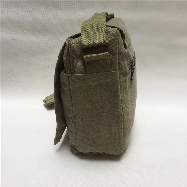 帆布斜挎包单肩包男女通用款旅行小背包白底实物图