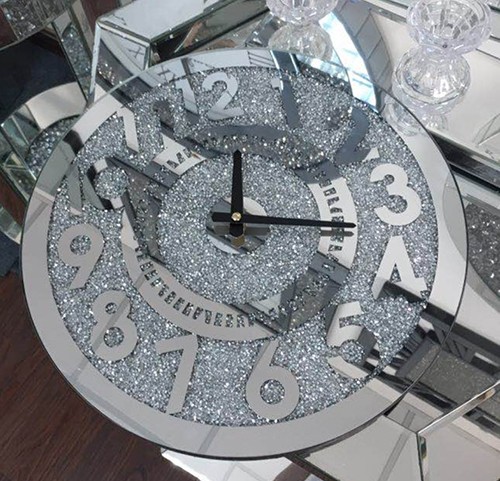 HD Digital Display: Time at a Glance