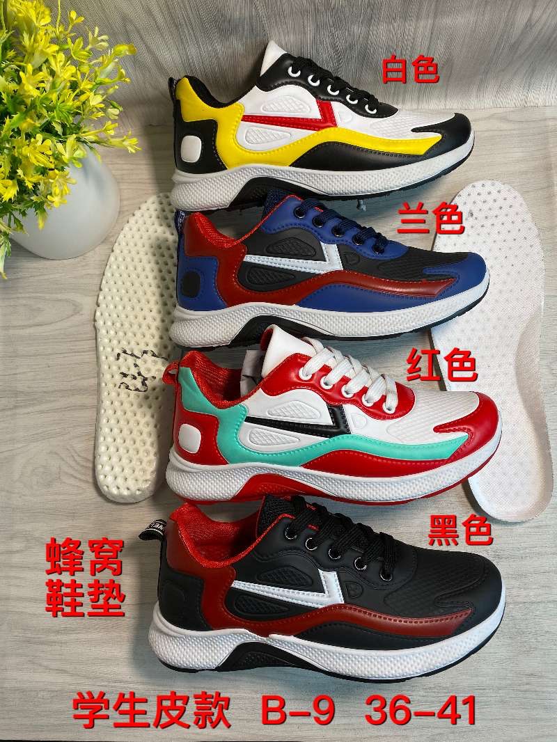 Minimum order quantity for women's shoes is 10 pieces, with 30 pairs per piece
