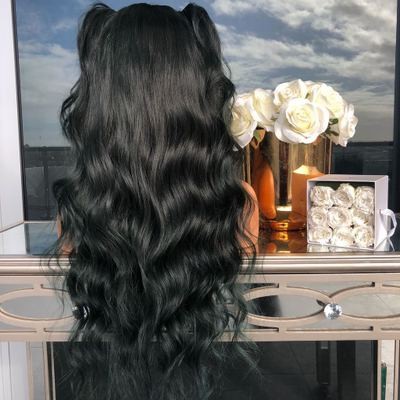 A new best-selling black wig for women, featuring long, curly hair parted in the middle and made of high-temperature synthetic fiber detail image 5
