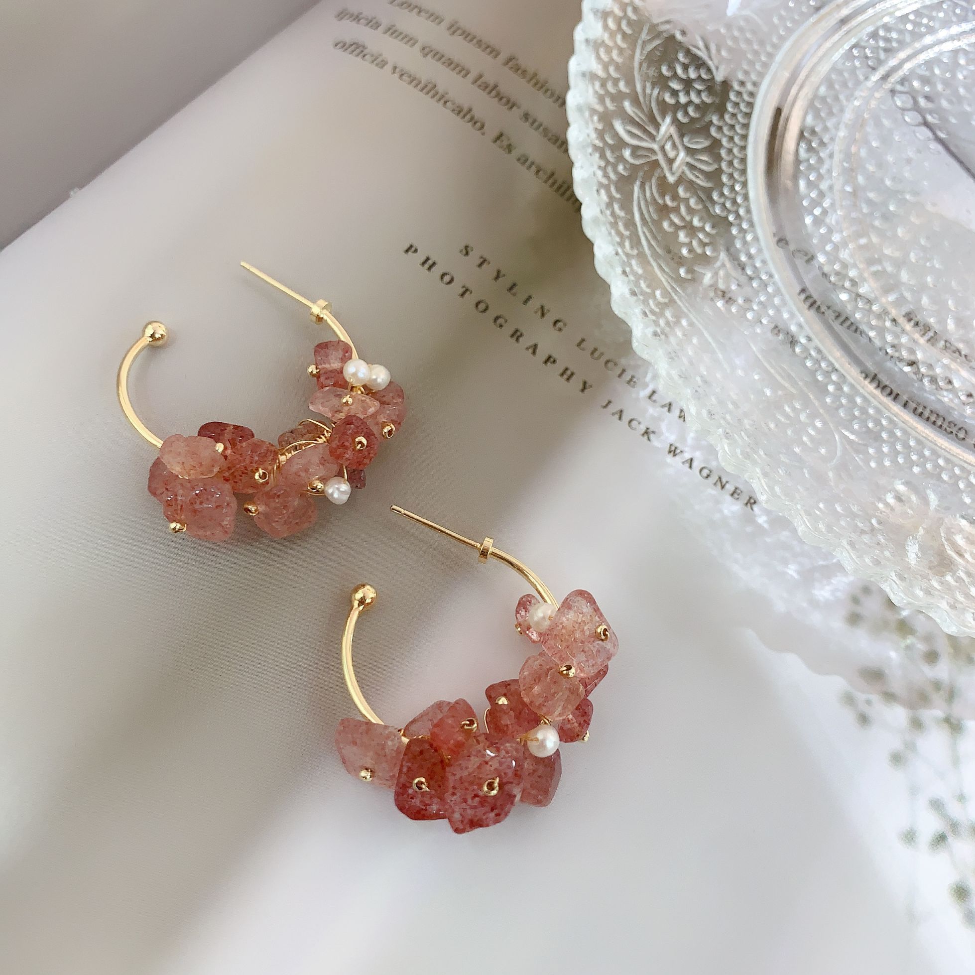 Strawberry crystal pearl earring female French retro eardrop pink crystal stud earrings niche web celebrity superior sense earrings