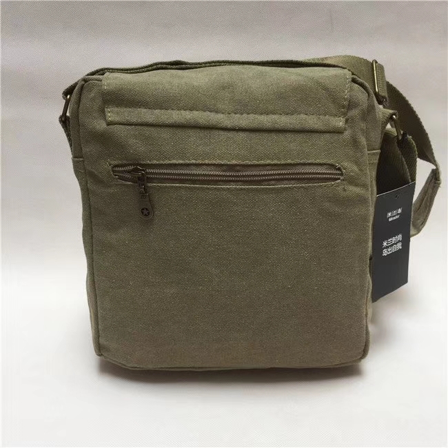 男士斜挎包实物图