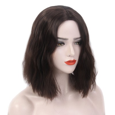 A new wig for short, medium-parted, slightly wavy, medium-long and synthetic fiber hair for European and American women detail image 3