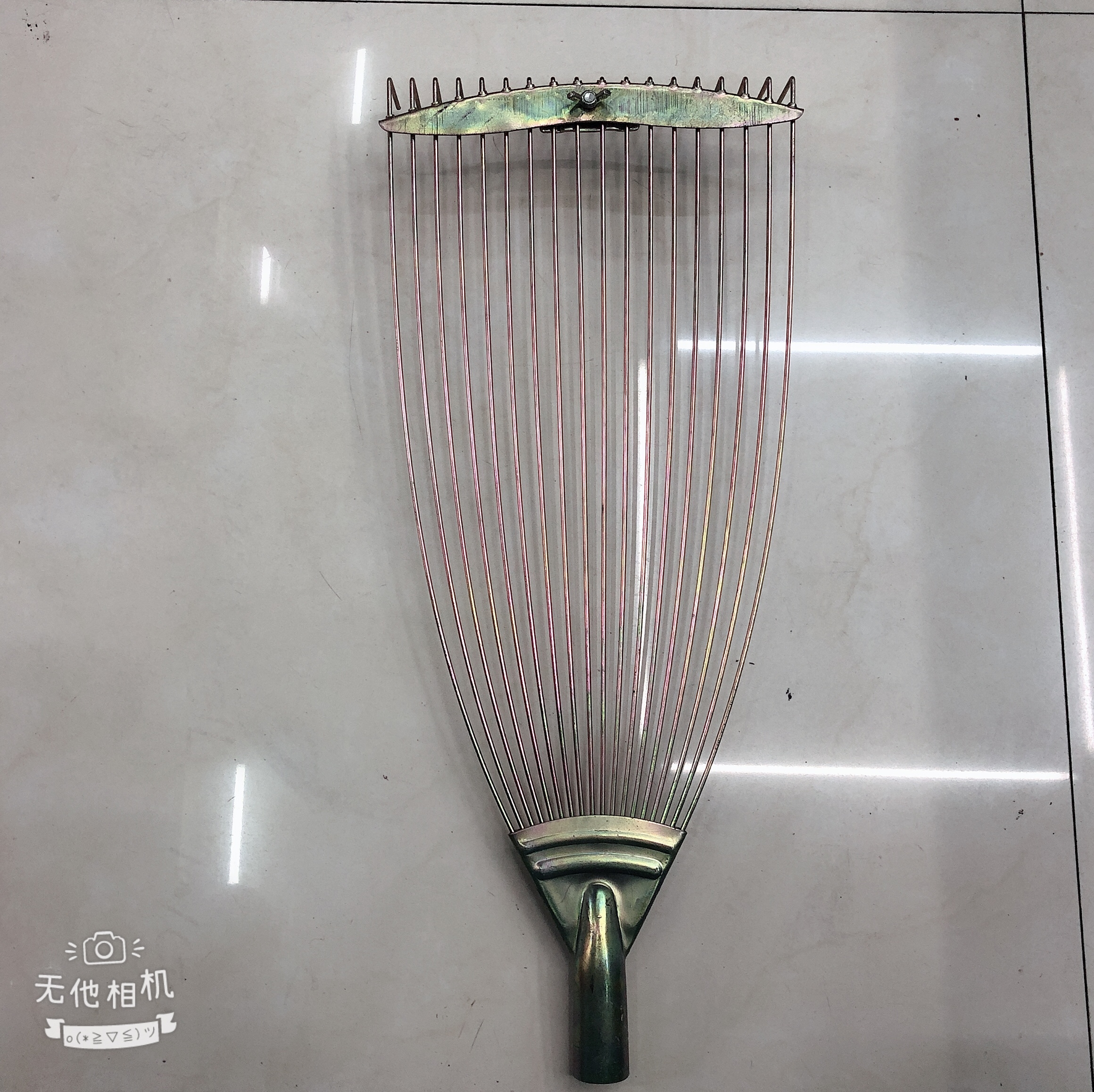 厂家直销 18齿新款镀彩锌圆钢丝草耙 质量超级好 可调节伸缩园林草耙 园林工具 落叶耙详情8
