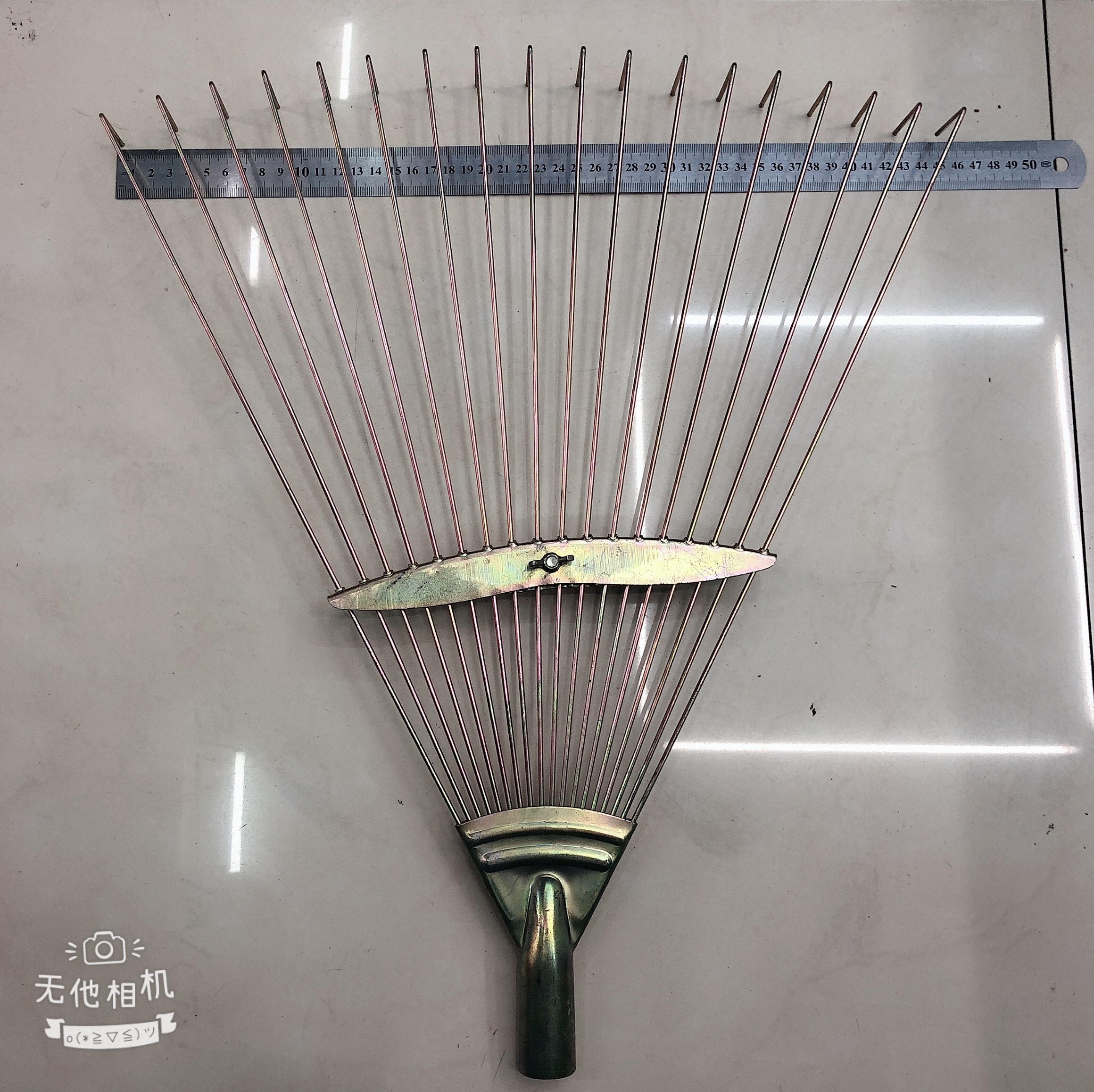 厂家直销 18齿新款镀彩锌圆钢丝草耙 质量超级好 可调节伸缩园林草耙 园林工具 落叶耙详情1